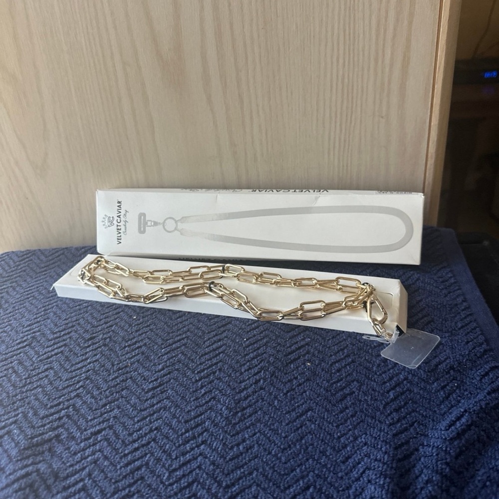 Crossbody chain strap for phone